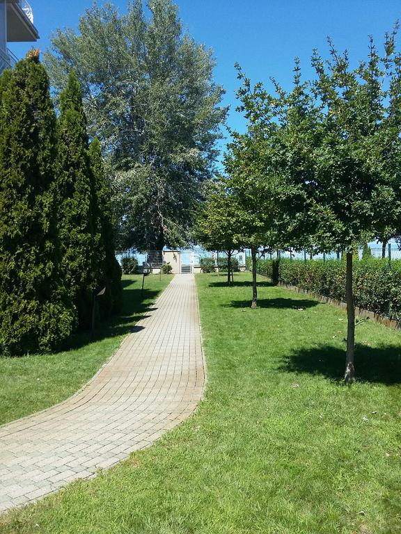 Lakeside Family Apartment Siófok Quarto foto